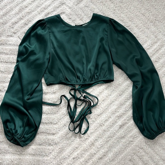 Like New! Women’s Dark Green Satin Crop Top w/ Open Back Size Small - Picture 2 of 5